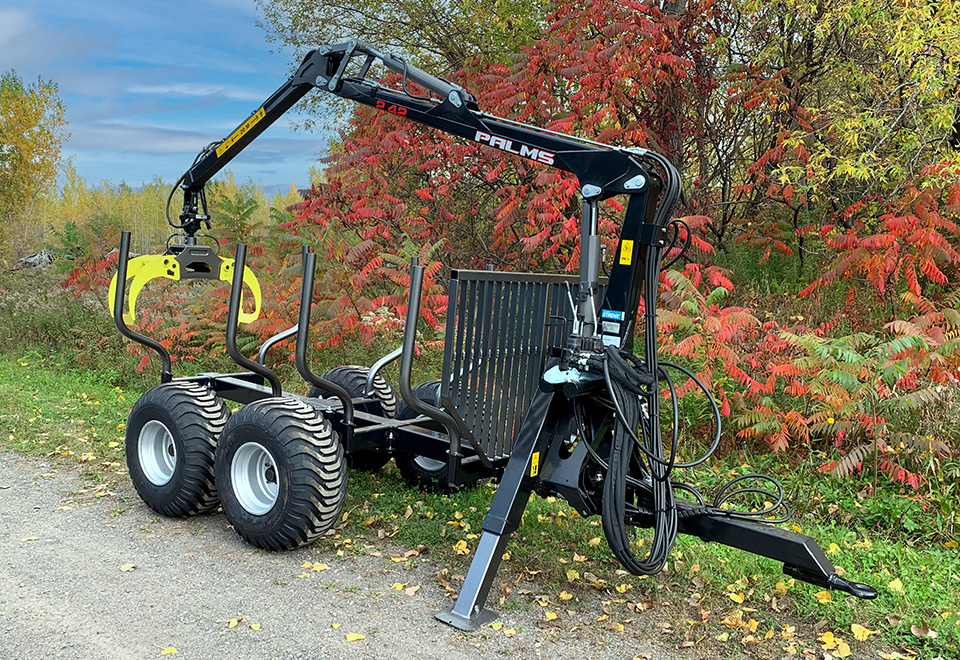 Palms 2.42 grapple loader with a 6S log trailer