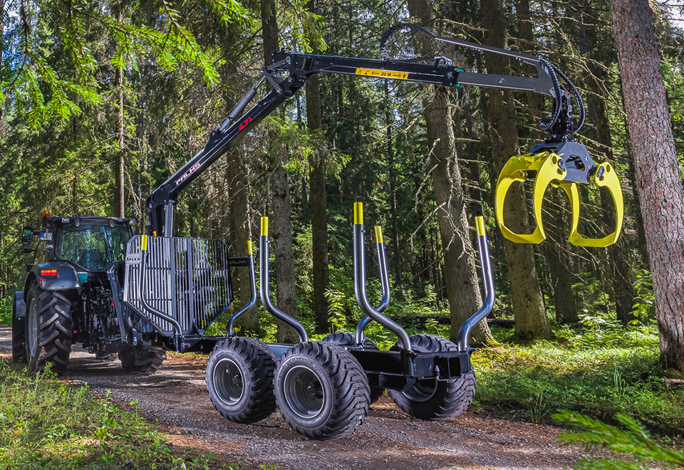 Palms 4.71 grapple loader with a 9S log trailer