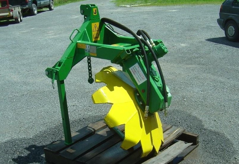 Scarifier for soil preparation